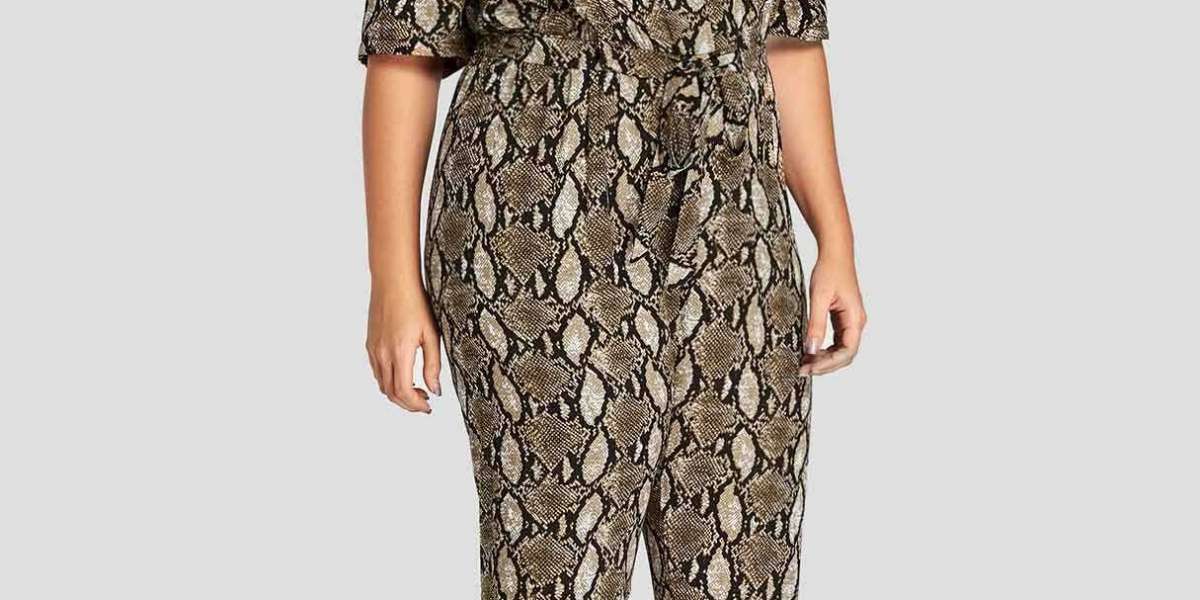 V-Neck Short Sleeve Black Plus Size Dress
