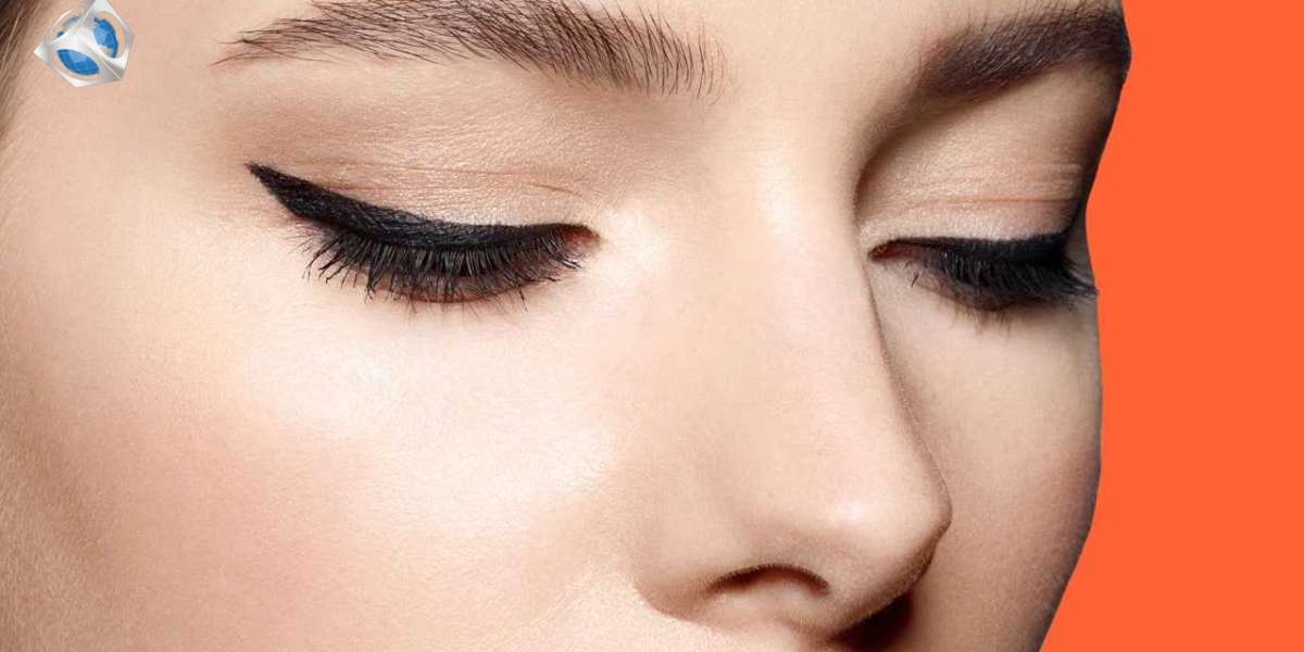 TRY THESE COLOURFUL EYELINER LOOKS FOR A BOLD STATEMENT!