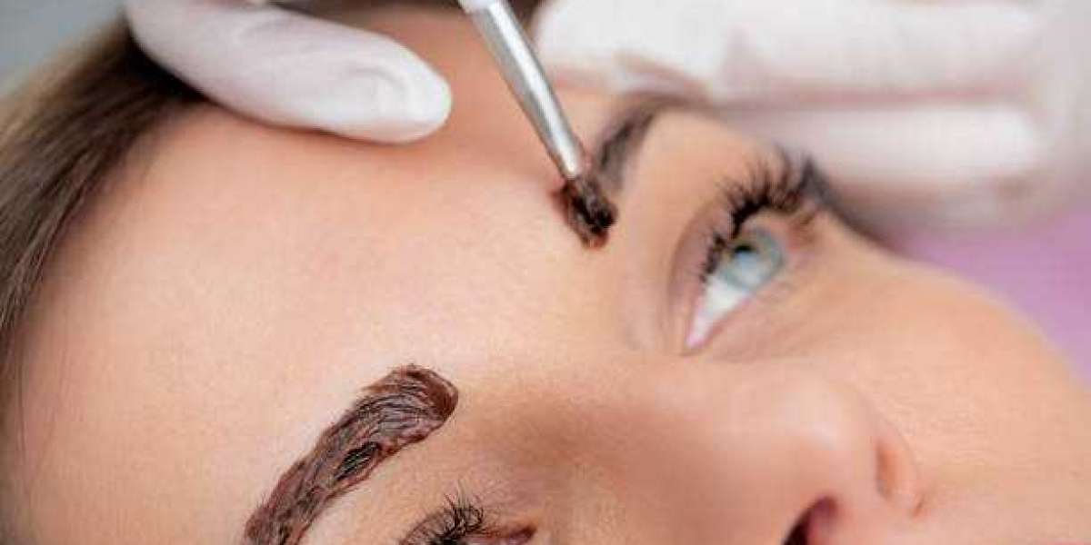 Eyebrow Tint: The Ultimate Guide on How to Get the Perfect Eyebrows