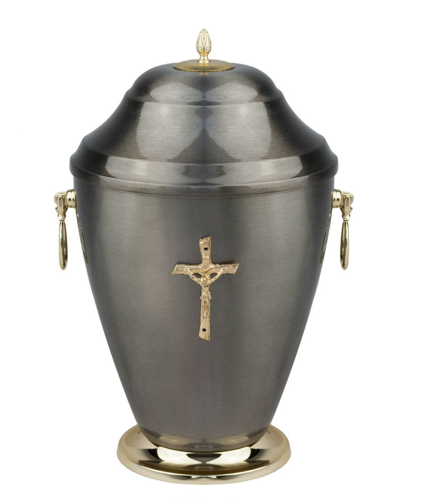 Which urn to choose for a Catholic funeral?