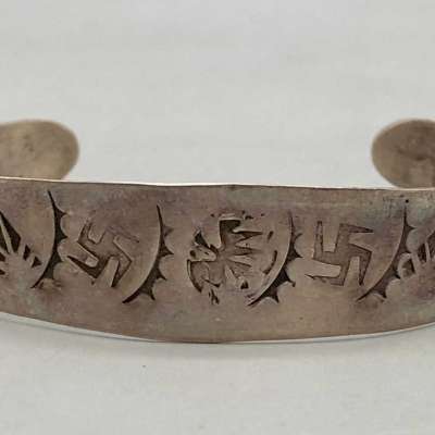 1920s Era Bracelet With Whirling Logs Profile Picture